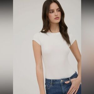 🕊️ 220 - Ribbed White Women's Bodysuit Top